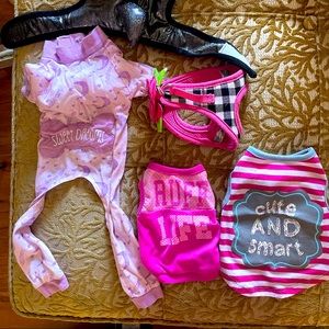 Lot of 5 pink small and X-small dog shirts , clothes and harness